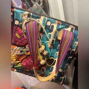 Consuela bag is like new I’m just use 2 or 3 times